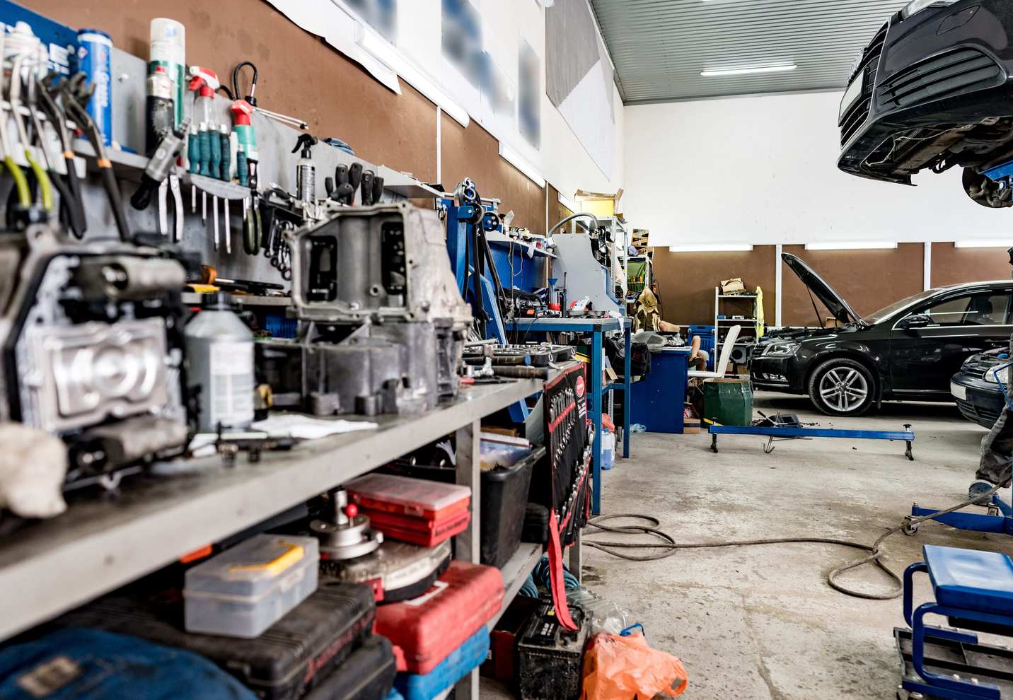 Automotive workshop — stock photograph